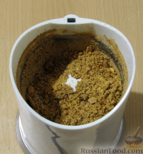 Фото приготовления рецепта: Маффины с изюмом, клюквой и миндальной крошкой - шаг №4