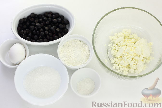 Фото приготовления рецепта: Творожный пирог с черноплодной рябиной - шаг №1