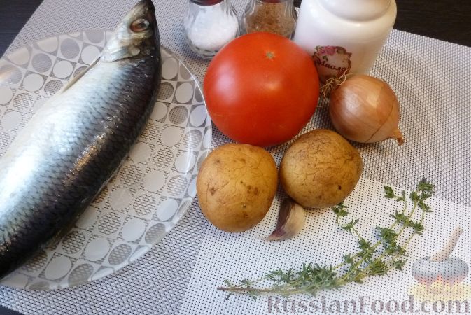 Фото приготовления рецепта: Салат "Норвежский" с сельдью и помидорами - шаг №1
