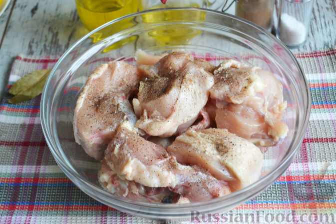 Фото приготовления рецепта: Курица с айвой (в сидре) - шаг №8