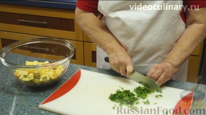 Фото приготовления рецепта: Салат "Фантазия" с курицей, ананасами и мандаринами - шаг №6