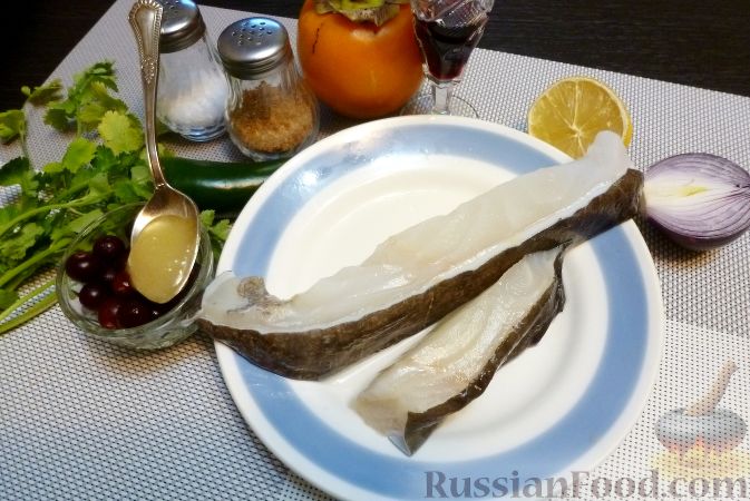 Фото приготовления рецепта: Рыба с сальсой из хурмы и клюквы - шаг №1