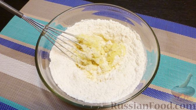 Фото приготовления рецепта: Венгерский пирог с айвой - шаг №5