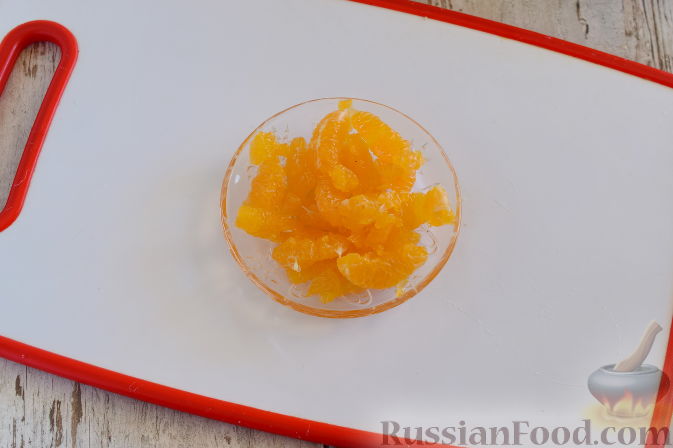 Фото приготовления рецепта: Овощной салат с мандаринами - шаг №3