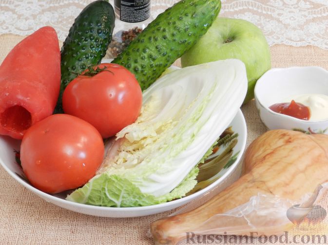 Фото приготовления рецепта: Салат с копченой курицей и яблоком - шаг №1