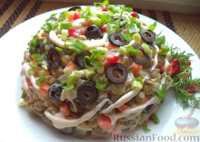 Фото приготовления рецепта: Постный салат "Оливье" с морской капустой и маслинами - шаг №12