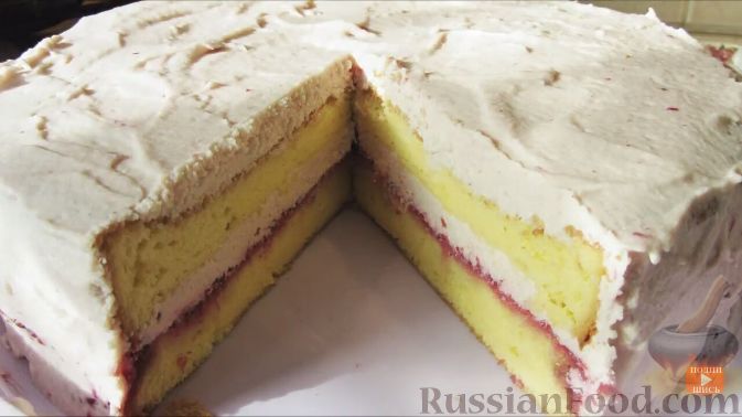 Фото приготовления рецепта: Домашний клюквенный торт - шаг №17
