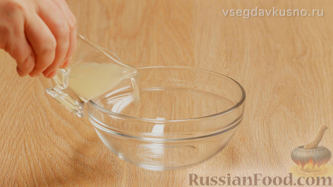Фото приготовления рецепта: Салат из свёклы и хурмы - шаг №1