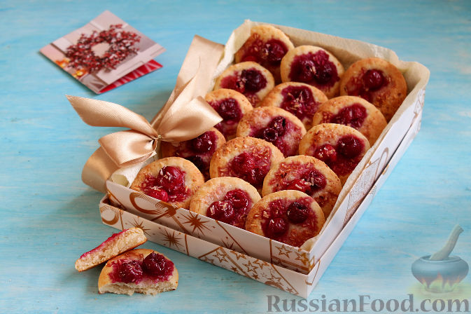 Фото приготовления рецепта: Творожное печенье с вишней - шаг №10