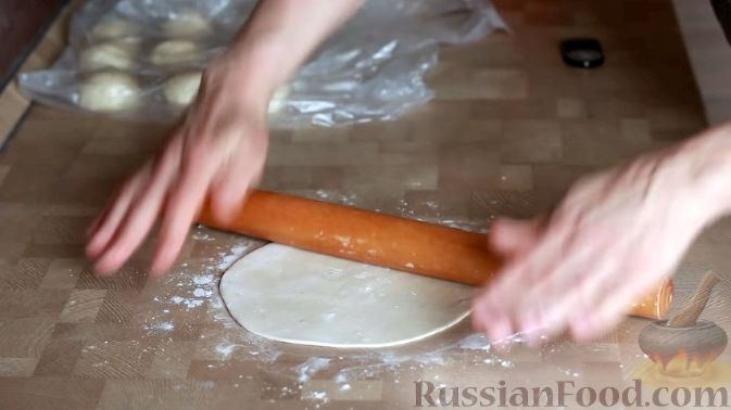 Фото приготовления рецепта: Кутабы (лепешки без дрожжей) с картофелем и тыквой - шаг №10