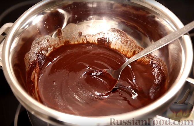 Фото приготовления рецепта: Шоколадный брауни с клюквенным чизкейком - шаг №2