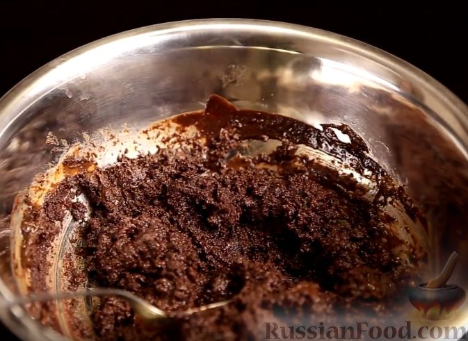Фото приготовления рецепта: Шоколадный брауни с клюквенным чизкейком - шаг №3