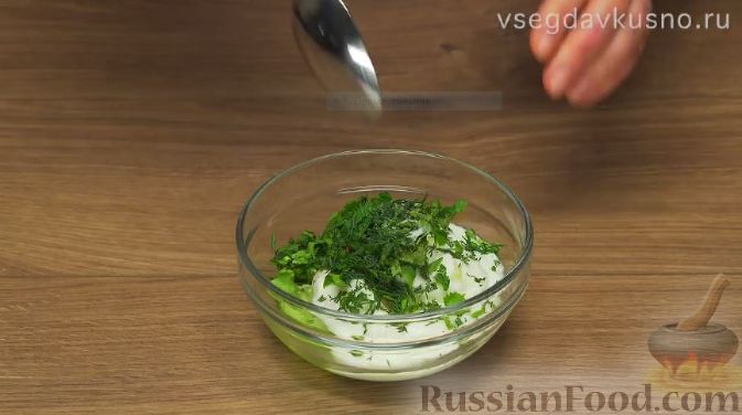 Фото приготовления рецепта: Слоёный салат "Оливье" с курицей - шаг №15