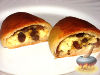 Фото к рецепту: Пирожки печеные с творогом и изюмом