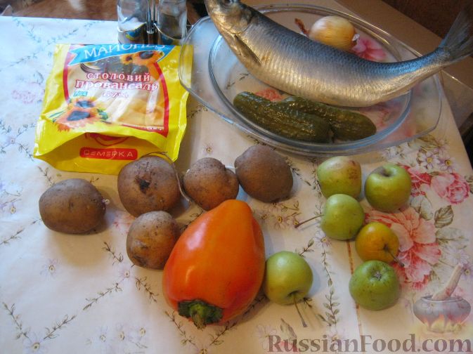 Фото приготовления рецепта: Салат из сельди с красным перцем – «Украинский» - шаг №1