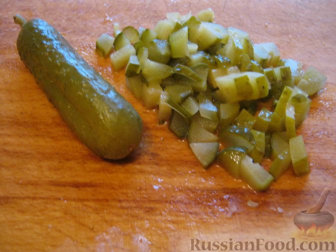 Фото приготовления рецепта: Салат из сельди с красным перцем – «Украинский» - шаг №4