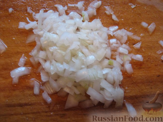 Фото приготовления рецепта: Салат из сельди с красным перцем – «Украинский» - шаг №5