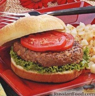 Фото к рецепту: Гамбургер с необычной котлетой