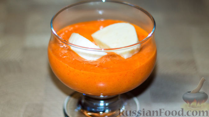 Фото приготовления рецепта: Овощной суп с помидорами, шампиньонами и кукурузой - шаг №3