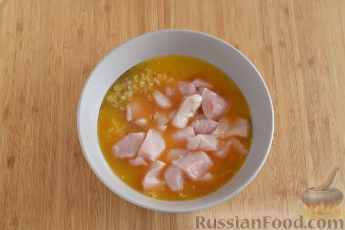 Фото приготовления рецепта: Куриное филе в апельсиновом соусе - шаг №6