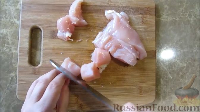Фото приготовления рецепта: Куриные шашлычки в слоеном тесте - шаг №2
