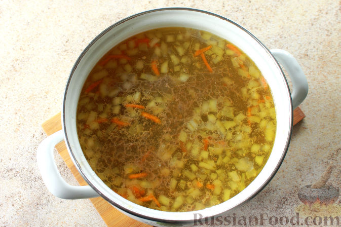 Фото приготовления рецепта: Суп с печенью и вермишелью, по-деревенски - шаг №8