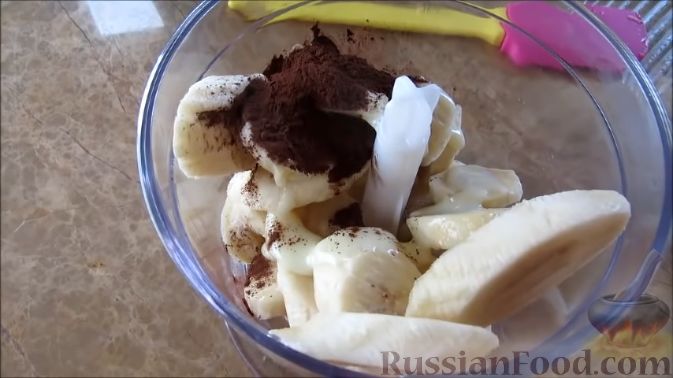 Фото приготовления рецепта: Фруктовое мороженое (клубничное и бананово-шоколадное) - шаг №5