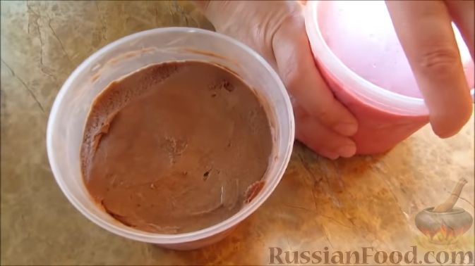 Фото приготовления рецепта: Фруктовое мороженое (клубничное и бананово-шоколадное) - шаг №7