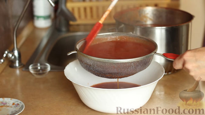 Фото приготовления рецепта: Тыквенный крем-суп с сухариками - шаг №14