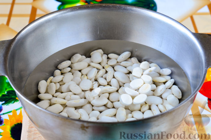 Фото приготовления рецепта: Рулетики из индейки с грибами, яйцами и сыром, запечённые в сметане - шаг №16