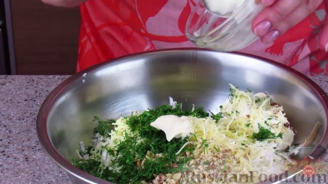 Фото приготовления рецепта: Салат из свежей цветной капусты - шаг №5