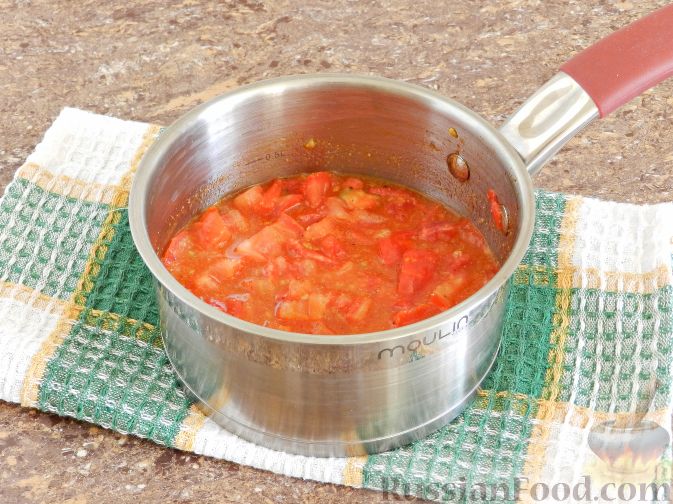 Фото приготовления рецепта: Яичный суп с помидорами - шаг №6