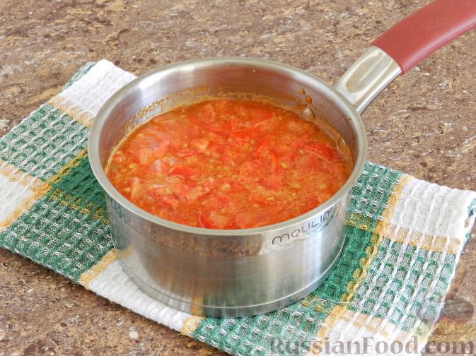 Фото приготовления рецепта: Яичный суп с помидорами - шаг №7