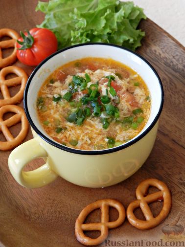 Фото приготовления рецепта: Яичный суп с помидорами - шаг №10