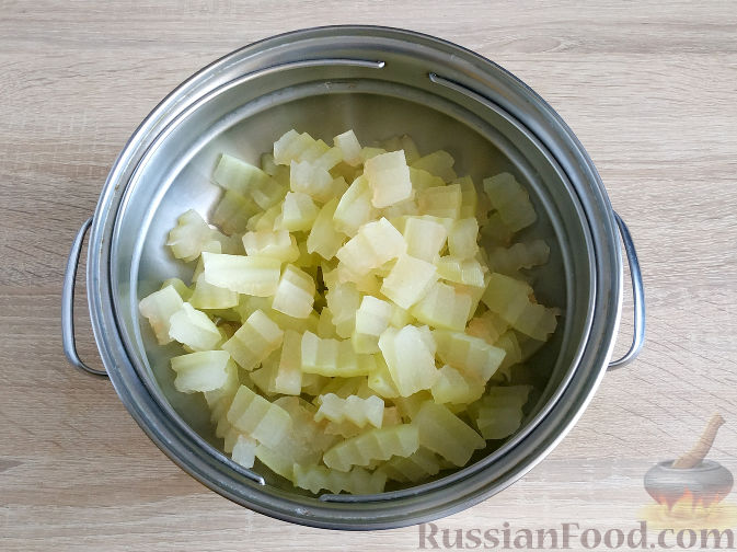 Фото приготовления рецепта: Цукаты из арбузных корок - шаг №5