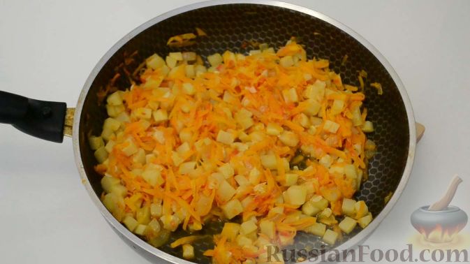 Фото приготовления рецепта: Картофель с капустой и грибами, в рукаве - шаг №9