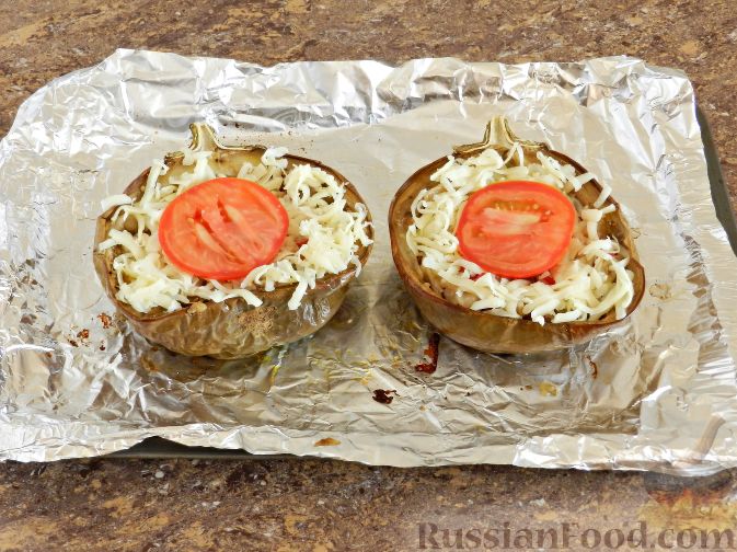 Фото приготовления рецепта: Запечённые баклажаны с сыром и болгарским перцем - шаг №9
