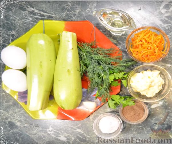 Фото приготовления рецепта: Рулетики из кабачков с яичным "кремом" и морковью по-корейски - шаг №1