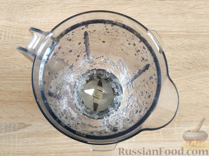 Фото приготовления рецепта: Арбузный коктейль с мороженым - шаг №3