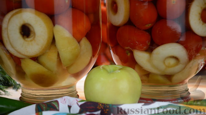 Фото к рецепту: Помидоры с яблоками на зиму (без уксуса, лимонной кислоты, аспирина)