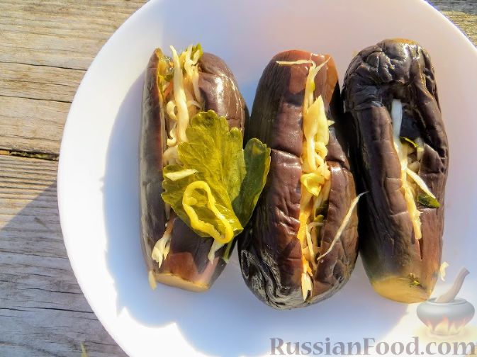 Фото к рецепту: Квашеные баклажаны с капустой