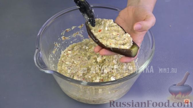 Фото приготовления рецепта: Баклажаны, фаршированные сыром и хлебом - шаг №6