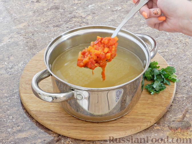 Фото приготовления рецепта: Суп с булгуром и чечевицей - шаг №9