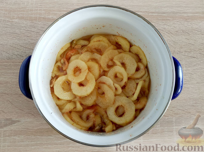 Фото приготовления рецепта: Варенье из груш с кардамоном и шафраном - шаг №8