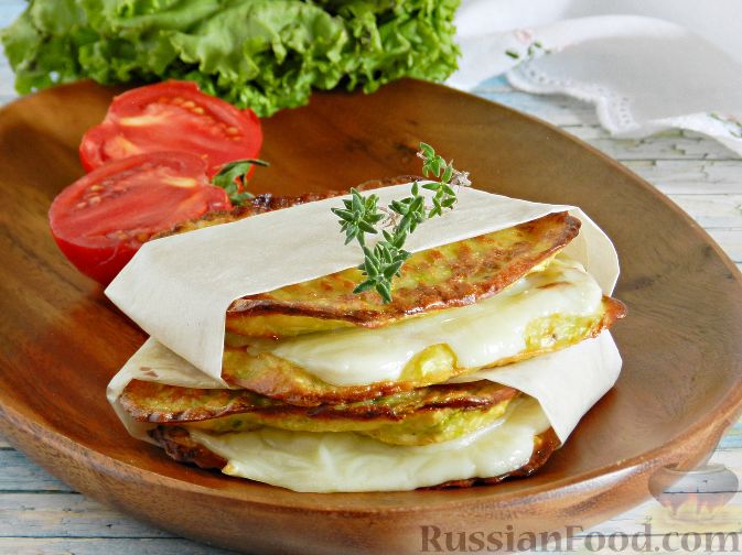 Фото к рецепту: Сэндвичи из кабачка с сыром