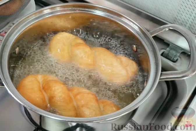 Фото приготовления рецепта: Рулетики из куриного филе с грибной начинкой - шаг №18
