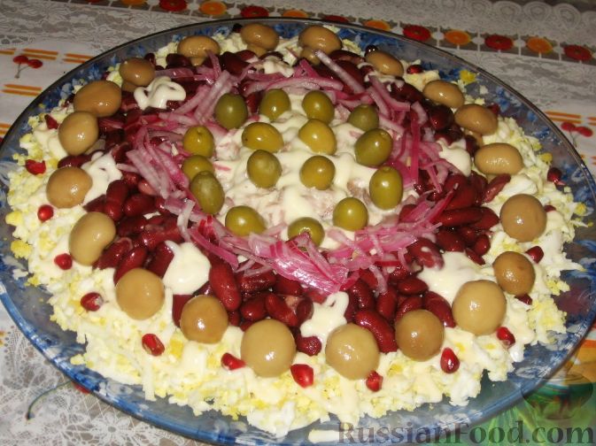 Фото к рецепту: Праздничный салат "Колесо обозрения"