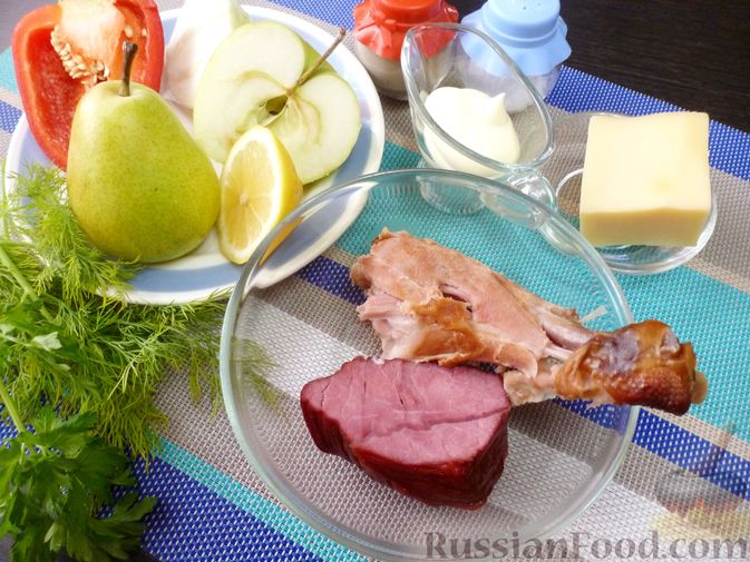 Фото приготовления рецепта: Мясной салат  "Куртизанка" с грушей и яблоком - шаг №1