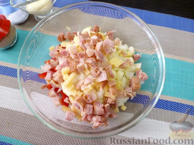 Фото приготовления рецепта: Мясной салат  "Куртизанка" с грушей и яблоком - шаг №9