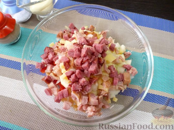 Фото приготовления рецепта: Мясной салат  "Куртизанка" с грушей и яблоком - шаг №10